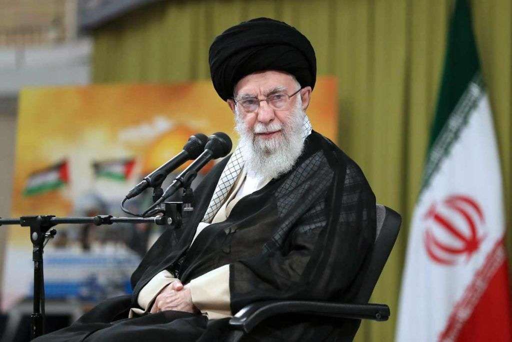 Ali Khamenei ha invitato le nazioni musulmane a fermare le esportazioni di cibo e petrolio in Israele a causa dei suoi attacchi aerei e dell’offensiva militare nella Striscia di Gaza