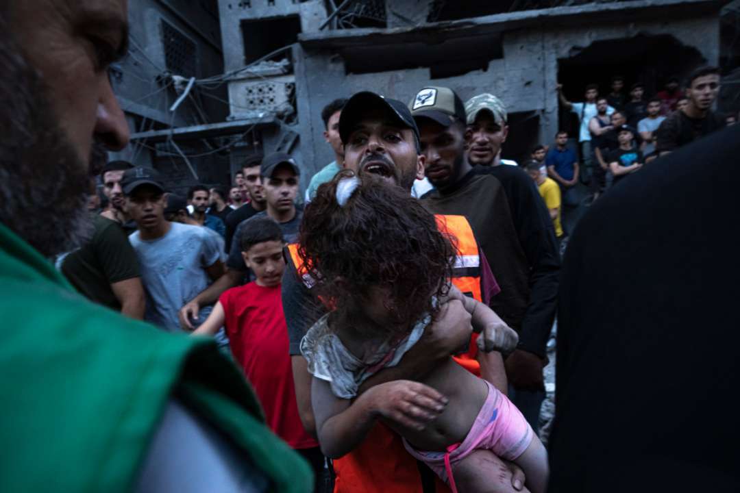 Bombardamenti a tappeto sulla Striscia di Gaza