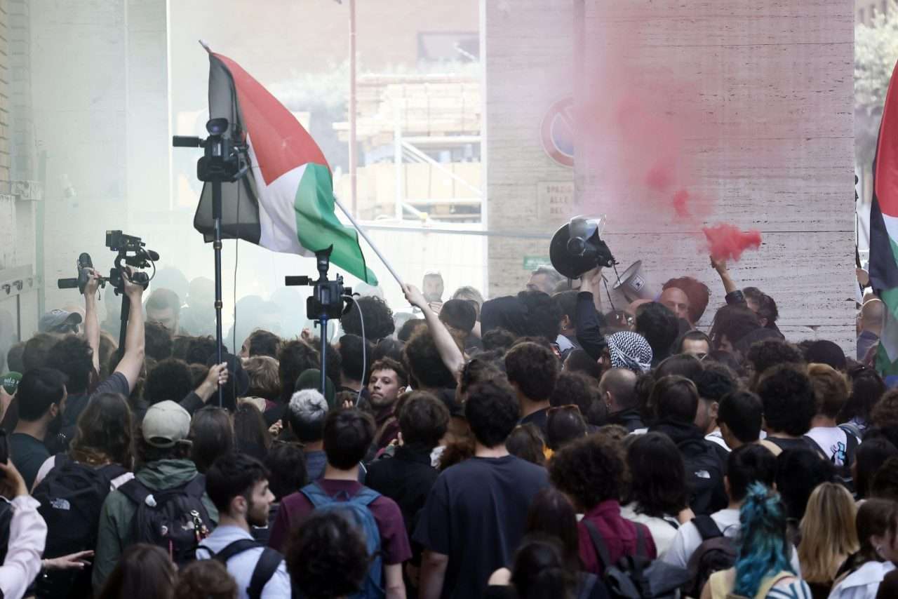 Proteste dei ragazzi in merito al conflitto tra Israele e Palestina