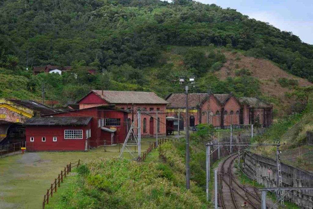 Molti ingegneri ferroviari europei si trasferirono in Brasile per la realizzazione della ferrovia