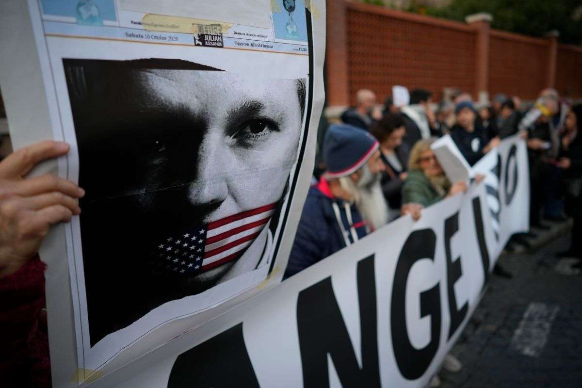 Assange patteggia con gli Usa e lascia il Regno Unito